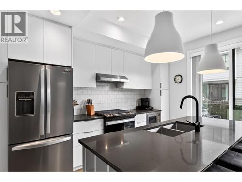 32-307 Glen Park Dr, Kelowna, BC, V1V0H1 | Card Image