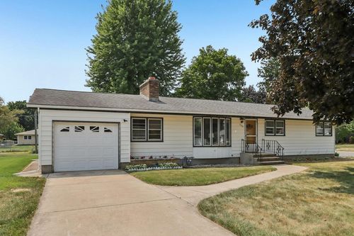 520 6th Street, Waunakee, WI, 53597 | Card Image