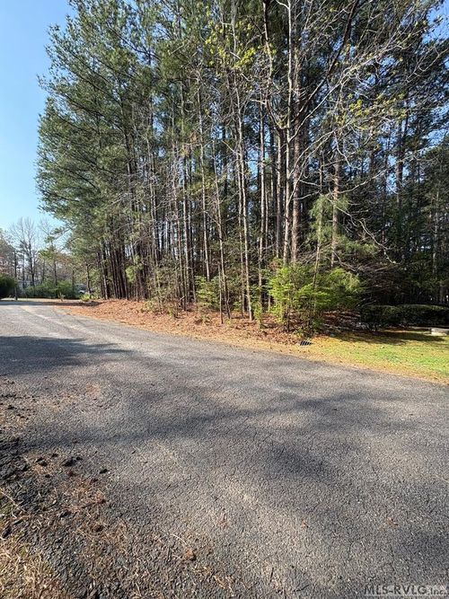26 Locust Dr, Bracey, VA, 23919-1964 | Card Image