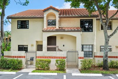 2002 - 2002 Congressional Way, Condo with 2 bedrooms, 2 bathrooms and null parking in Deerfield Beach FL | Image 1