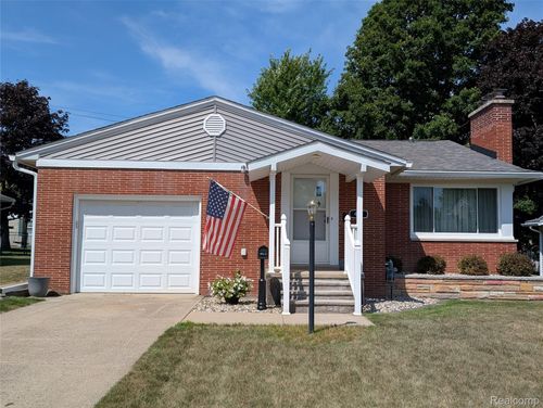 411 Cleveland St, Bad Axe, MI, 48413-1010 | Card Image