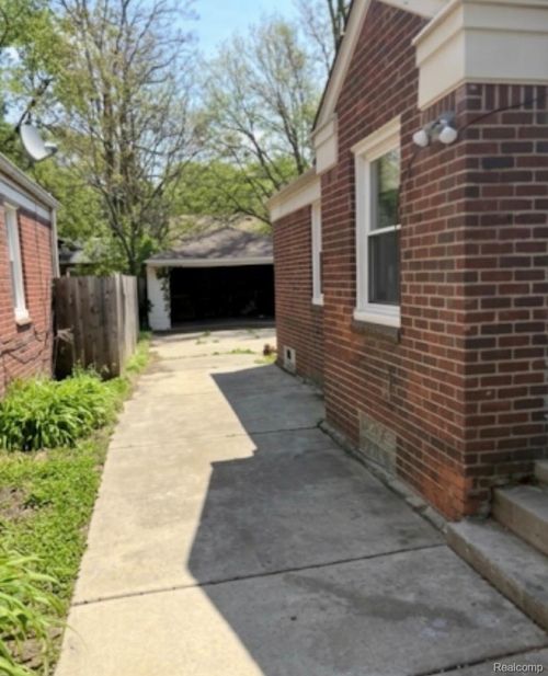 18418 Edinborough Rd, Detroit, MI, 48219-2862 | Card Image