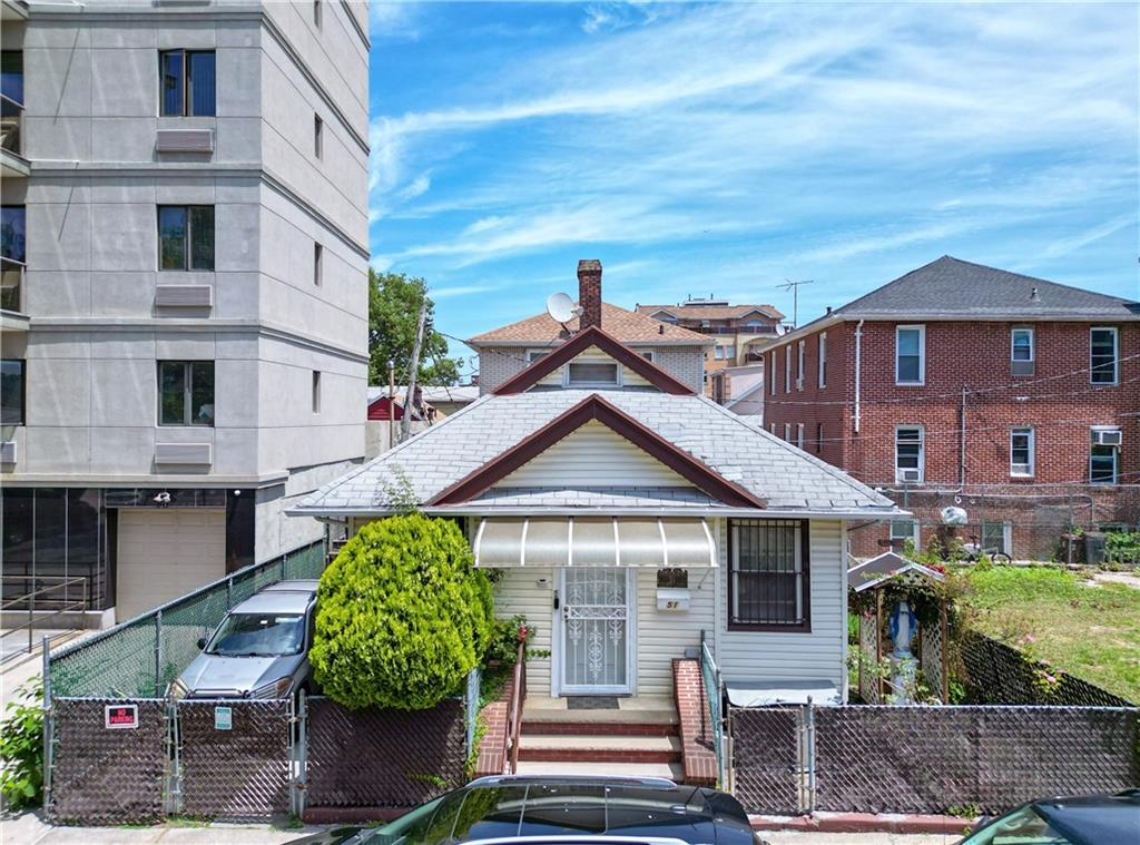 Brighton 1st Pl, Brooklyn, NY 11235