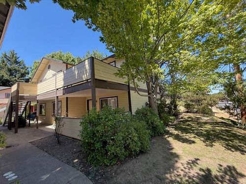 889 Valley View Dr, Medford, OR, 97504-3312 | Card Image