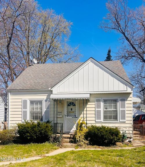 3842 Seckinger Dr, Toledo, OH, 43613-4116 | Card Image