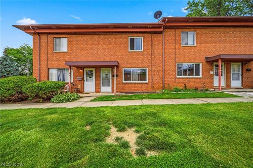 1694 Ridgewick Dr, Wickliffe, OH, 44092-1629 | Card Image