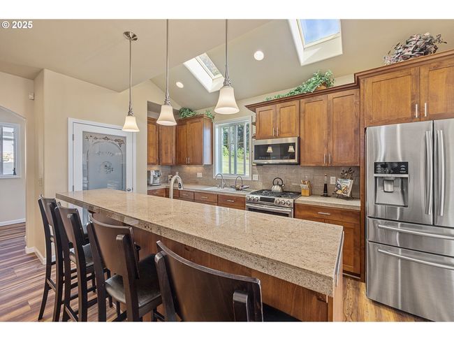 3271 Ne East Devils Lake Rd, House other with 4 bedrooms, 5 bathrooms and 5 parking in Otis OR | Image 4