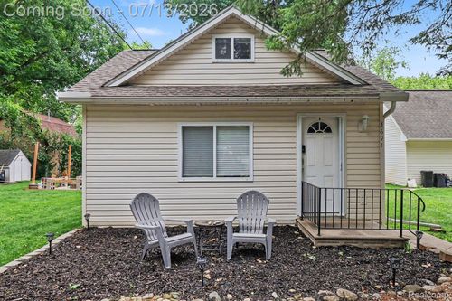 3691 Woodview Ave, West Bloomfield, MI, 48324-2672 | Card Image