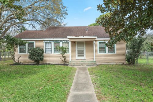 630 Orange St, La Marque, TX, 77568-5855 | Card Image