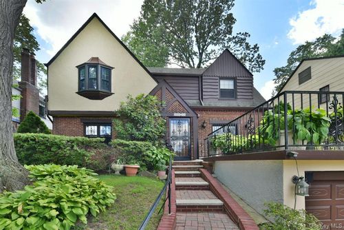 139-30 Coolidge Ave, Jamaica, NY, 11435-1119 | Card Image