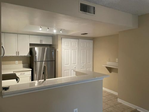 318-4195 N Haverhill Rd, West Palm Beach, FL, 33417-8322 | Card Image