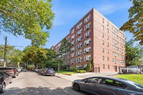 5e-87-15 165th St, Jamaica, NY, 11432-3517 | Card Image