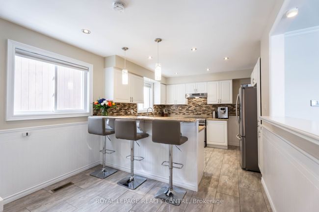 110 Simmons Blvd, House attached with 6 bedrooms, 3 bathrooms and 4 parking in Brampton ON | Image 6