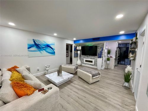 apt-311-8635 Nw 8th St, Miami, FL, 33126-5943 | Card Image