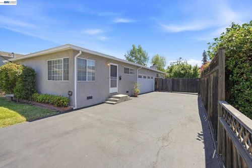 1318 Hudson St, Redwood City, CA, 94061-2924 | Card Image