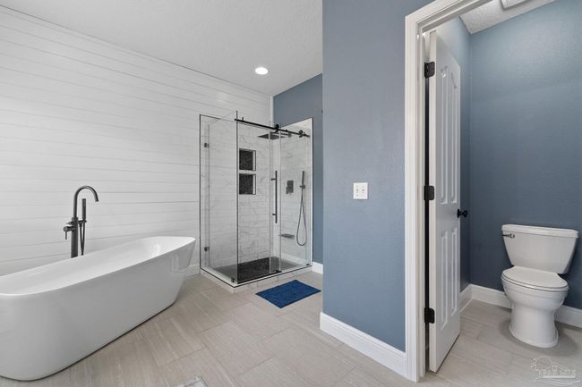 7008 Turnberry Cir, House other with 4 bedrooms, 2 bathrooms and 3 parking in Navarre FL | Image 32