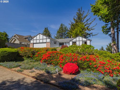 1080 Sw Norwood Dr, Waldport, OR, 97394-9733 | Card Image