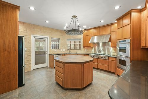 507 Arbors Cir, Elgin, TX, 78621-5574 | Card Image