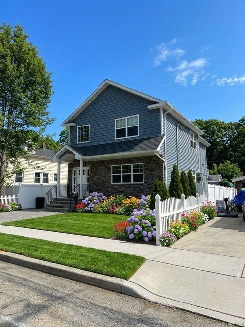 599 Park Ave, West Hempstead, NY, 11552-3711 | Card Image