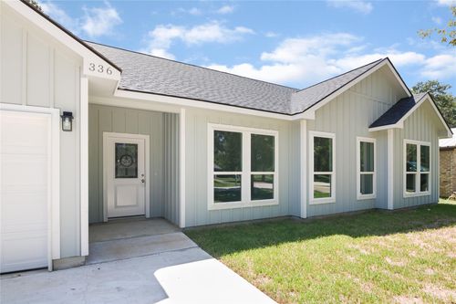 336 Autumn Ln, Livingston, TX, 77351-0912 | Card Image