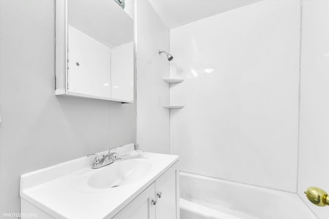 APT-1C - 9205 Potter Rd, Condo with 2 bedrooms, 1 bathrooms and 2 parking in Des Plaines IL | Image 10