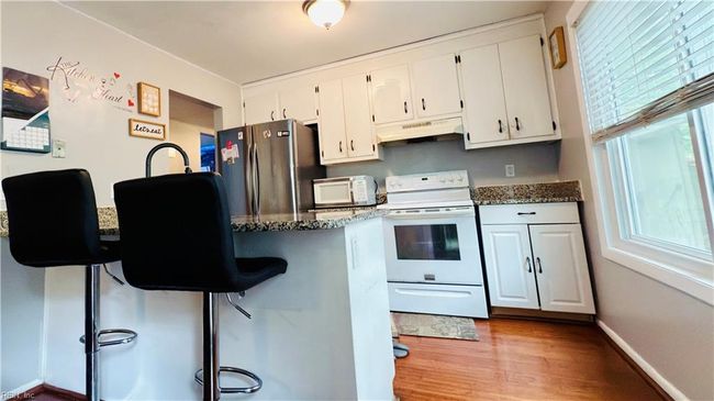 Breakfast Area / Kitchen | Image 12