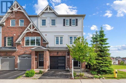 90 Magpie Way, Whitby, ON, L1N0K5 | Card Image