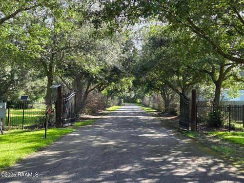 201 Oakside Dr, Lafayette, LA, 70508-1862 | Card Image