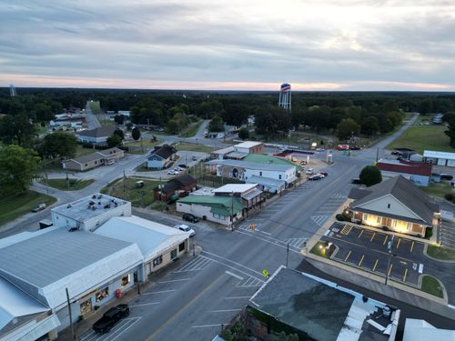 200 E Broadway St, Collinwood, TN, 38450-4665 | Card Image