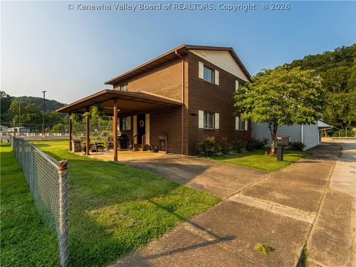 4 2nd Ave, Clendenin, WV, 25045-9137 | Card Image