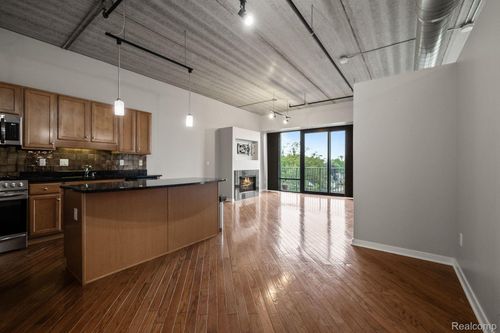 unit-610-101 Curry Ave, Royal Oak, MI, 48067-4234 | Card Image