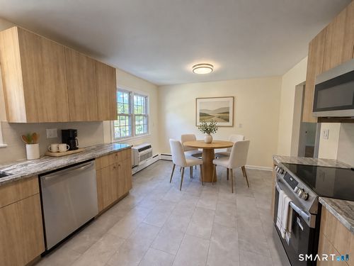 949 Hopmeadow St, Simsbury, CT, 06070-1828 | Card Image