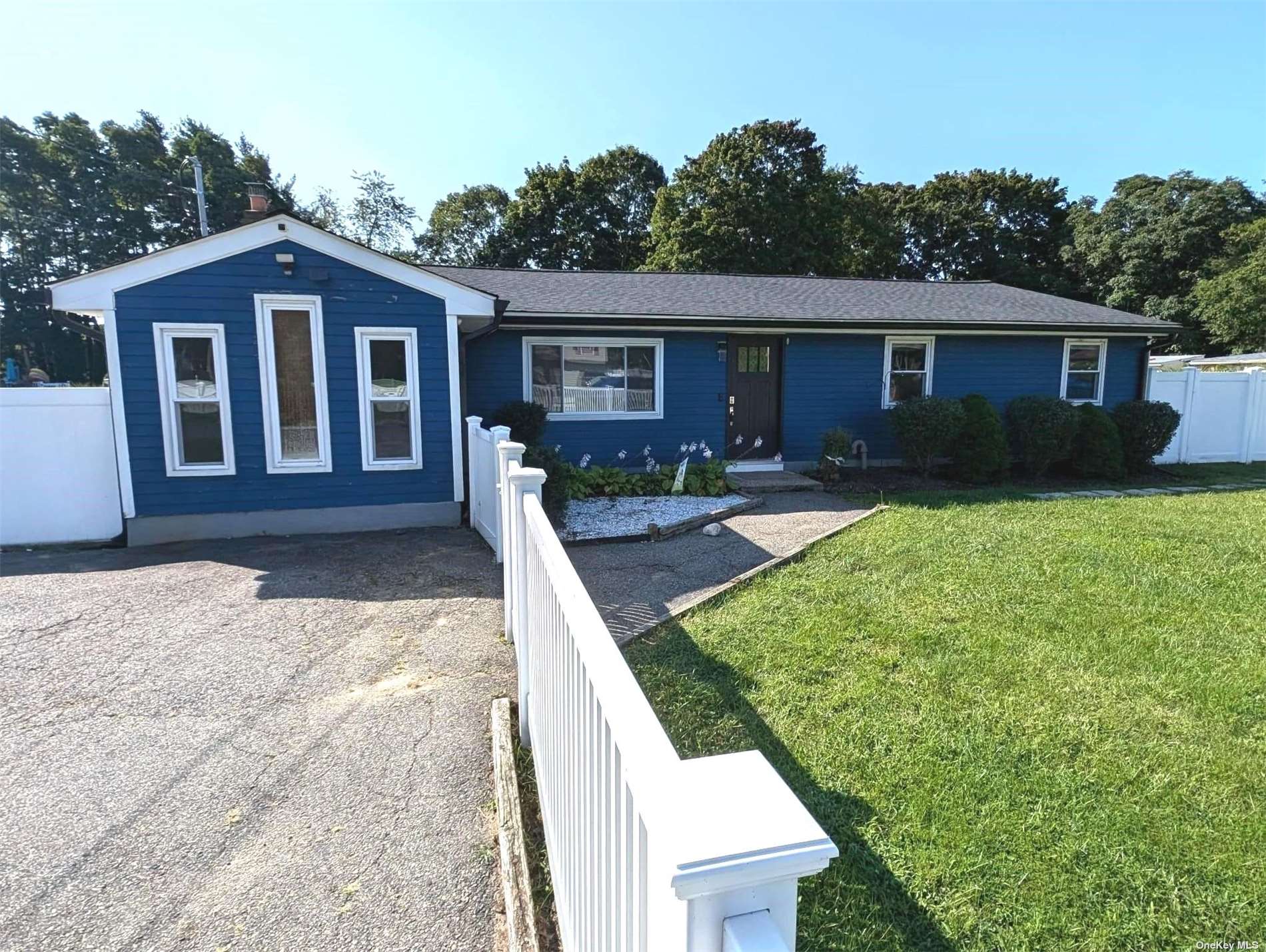 End Ave, Brentwood, NY 11717