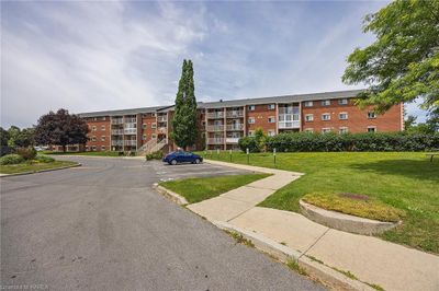 118 - 580 Armstrong Rd, Home with 2 bedrooms, 1 bathrooms and 1 parking in Kingston ON | Image 1