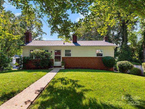 8 Vista Knoll Rd, Candler, NC, 28715-9446 | Card Image