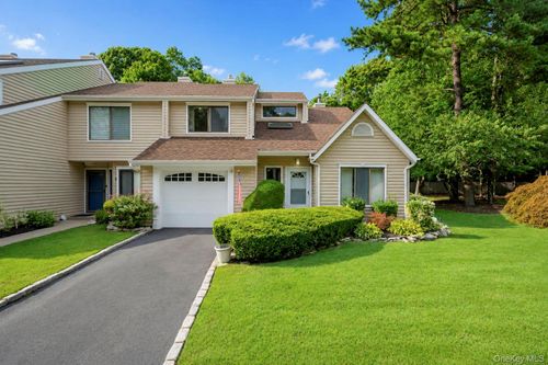12 Hidden Pines Way, Bohemia, NY, 11716-4235 | Card Image