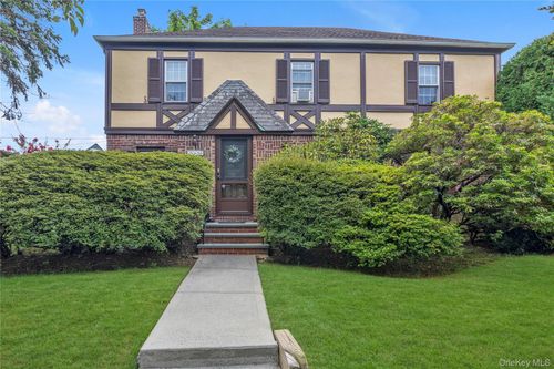 215-36 48th Avenue, New York, NY, 11364 | Card Image