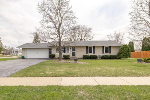 528 Riders Club Rd, Onalaska, WI, 54650-2039 | Card Image