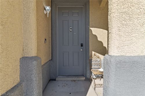 5015 Droubay Dr, Las Vegas, NV, 89122-8134 | Card Image