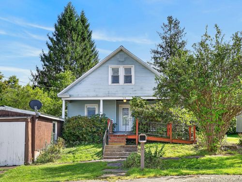 42 Maple St, New Albany, PA, 18833-9061 | Card Image