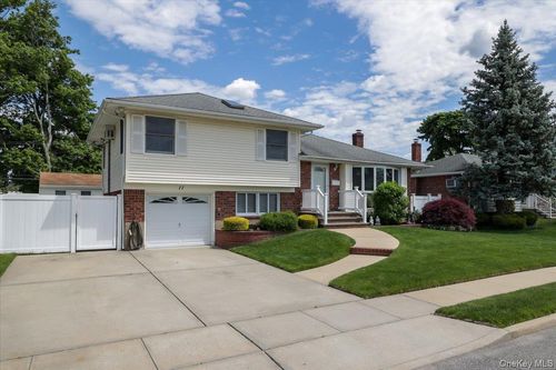 11 Damin Dr, Farmingdale, NY, 11735-6406 | Card Image