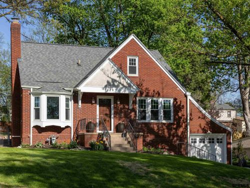 1719 N 54th St, Omaha, NE, 68104-4955 | Card Image
