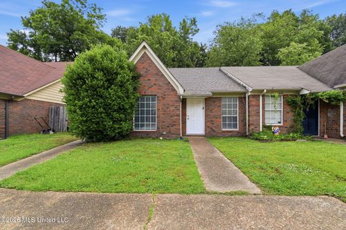 5870 Garden Walk E, Southaven, MS, 38671-8884 | Card Image