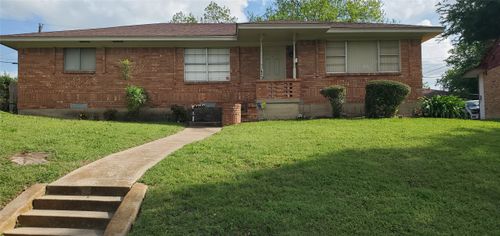 1212 Whispering Cir, Dallas, TX, 75241-2035 | Card Image
