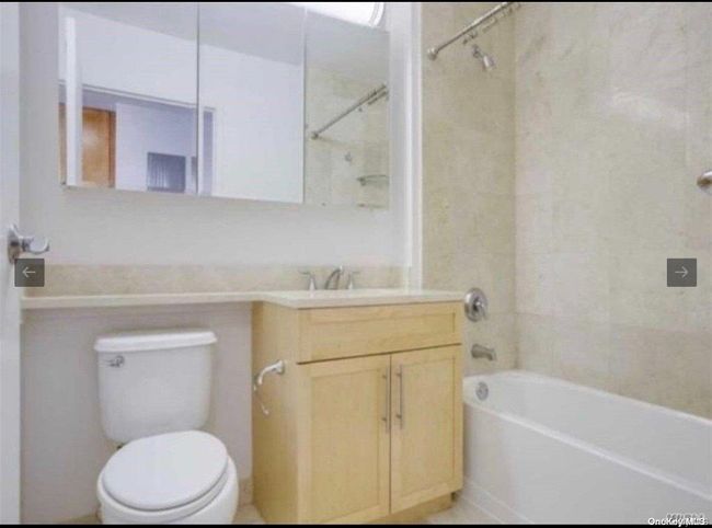 APT-1712 - 40-28 College Point Blvd, Condo with 2 bedrooms, 2 bathrooms and null parking in Flushing NY | Image 5