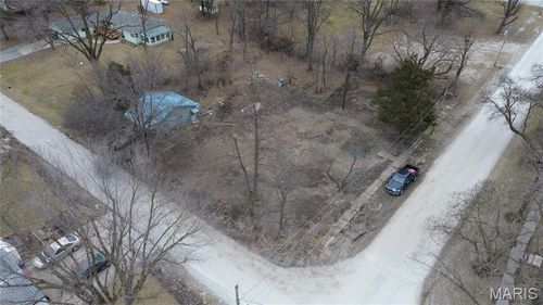 323 W Phipps St, La Plata, MO, 63549-1160 | Card Image