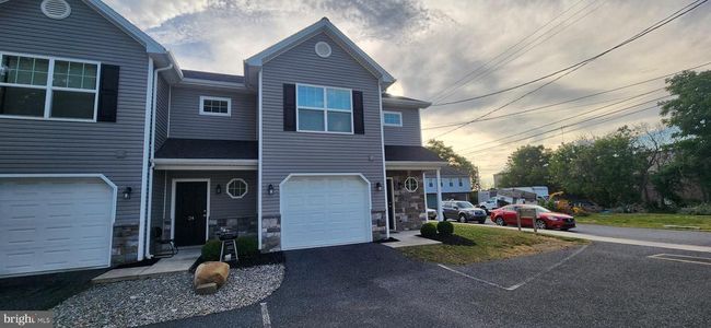 26 N Locust St, Townhouse with 3 bedrooms, 3 bathrooms and null parking in SHIREMANSTOWN PA | Image 5