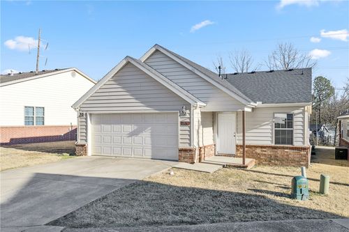 2970 W Old Farmington Rd, Fayetteville, AR, 72704-8711 | Card Image