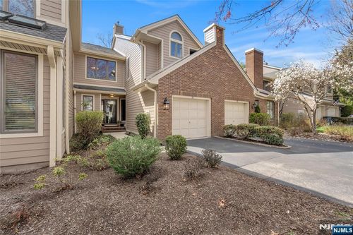31 Lenox Ct, Montville, NJ, 07045-9004 | Card Image