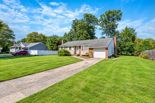 3 June Street, Smithtown, NY, 11788 | Card Image